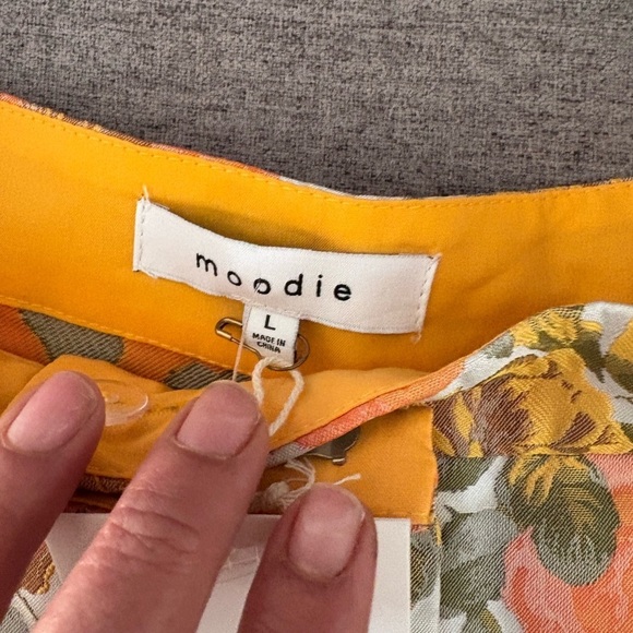 Moodie embroidered Button Zipper Shorts Sz L summertime shorts zipper - Picture 2 of 4